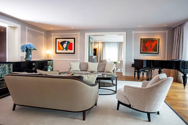 Johann Sauty 7496 v1 min